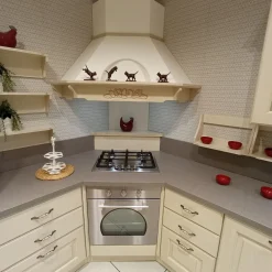 Cucina ad angolo in legno magnolia Madeleine a prezzo ribassato^Scavolini Discount