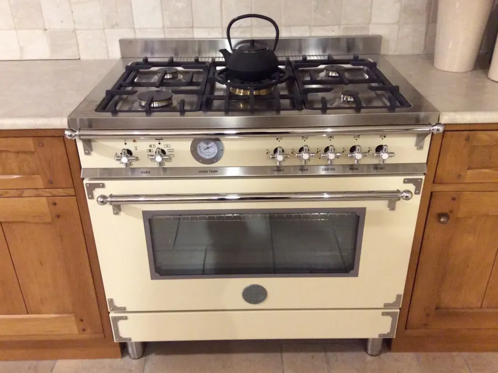 Sale Cucina ad angolo in legno rovere chiaro Rovere a prezzo ribassato Cucine Ad Angolo