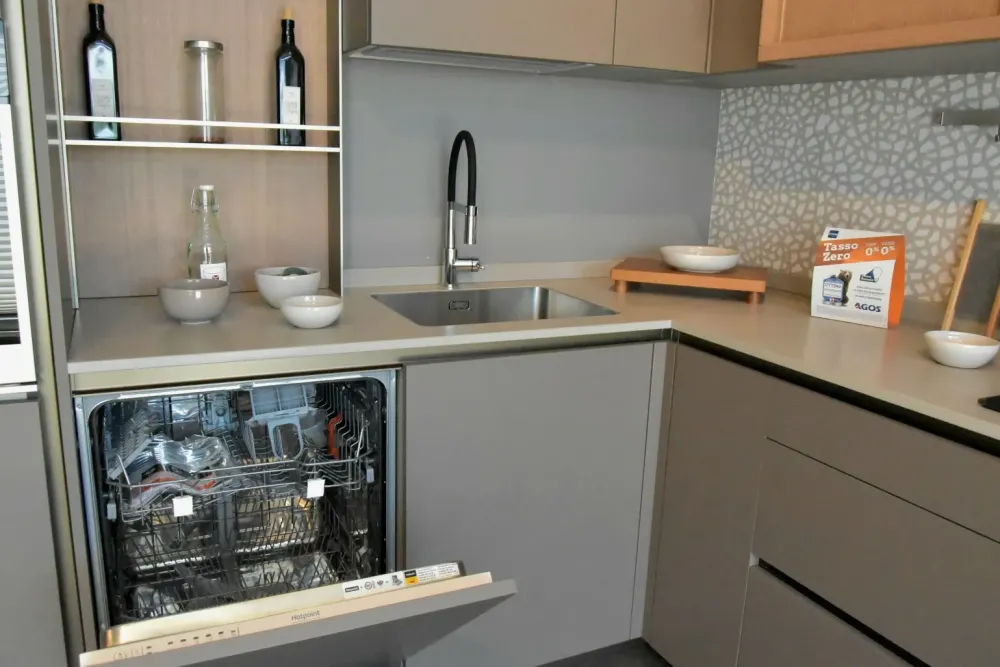 Hot CUCINA ad angolo Metropolis SCONTATA 50% Cucine Ad Angolo|Cucine Moderne