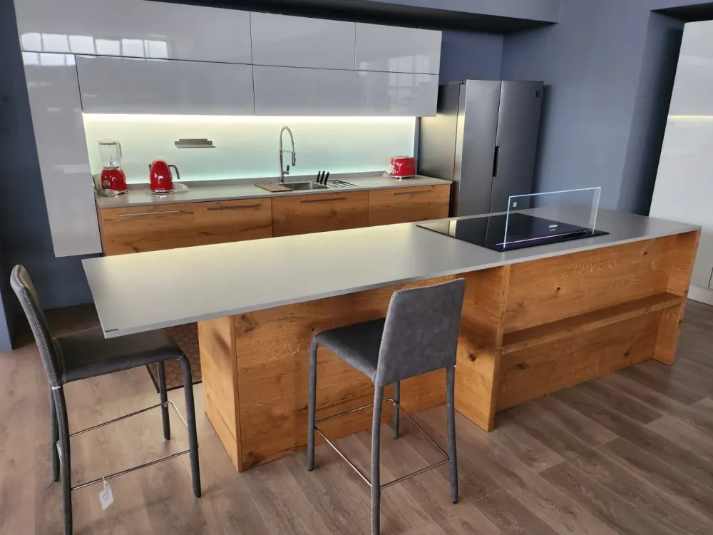 Cucina ad isola in laccato lucido modello Kristal ad un prezzo riservato^Artigianale Outlet