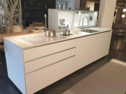 Cucina ad isola in laminato opaco bianca Artematica a prezzo ribassato^Valcucine Best