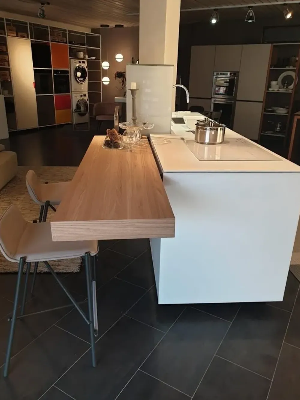 Cucina ad isola in laminato opaco bianca Artematica a prezzo ribassato^Valcucine Best