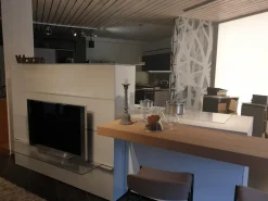 Cucina ad isola in laminato opaco bianca Artematica a prezzo ribassato^Valcucine Best