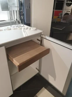 Cucina ad isola in laminato opaco bianca Artematica a prezzo ribassato^Valcucine Best