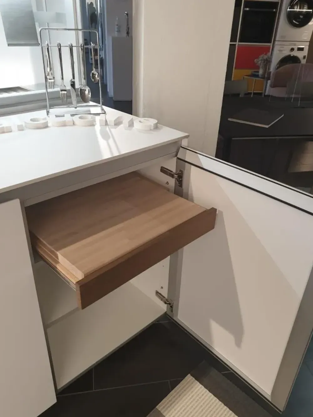 Cucina ad isola in laminato opaco bianca Artematica a prezzo ribassato^Valcucine Best