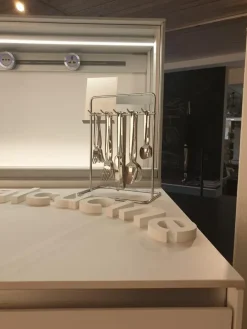 Cucina ad isola in laminato opaco bianca Artematica a prezzo ribassato^Valcucine Best