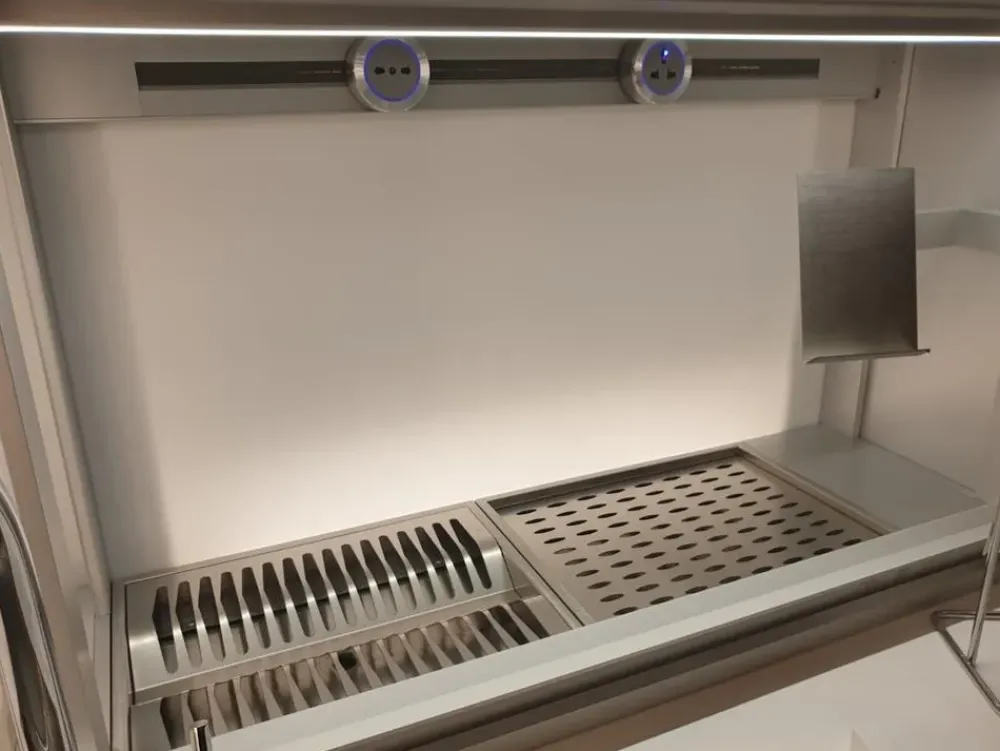 Cucina ad isola in laminato opaco bianca Artematica a prezzo ribassato^Valcucine Best