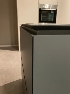 Ernestomeda Cucina ad isola in resina cementizia bianca Obliqua  a prezzo scontato- Cucine Ad Isola|Cucine Design