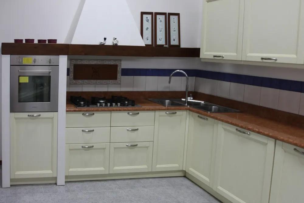 Cucina altri colori classica ad angolo U802 greca   in Offerta Outlet Cucine Ad Angolo