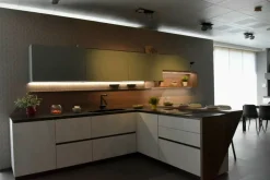 Cucina altri colori design con penisola Metropolis fenix cemento  a soli 13500 Euro^Stosa New