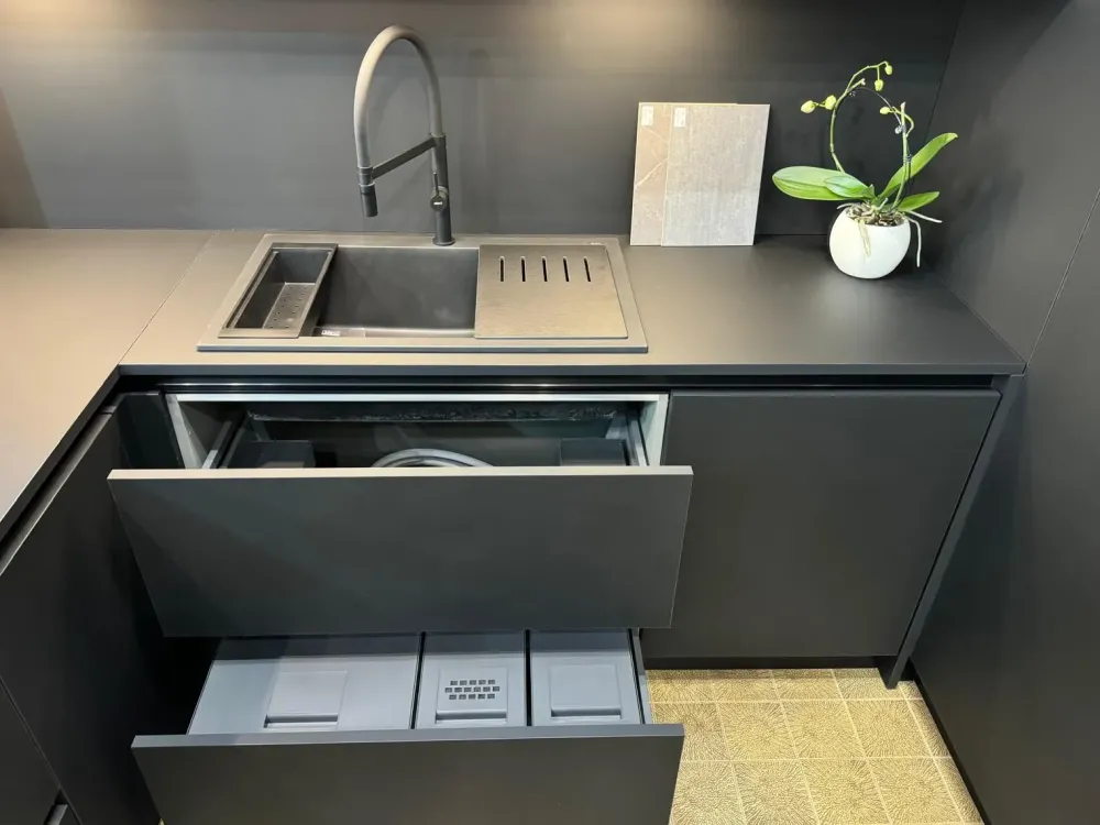 Discount Cucina altri colori moderna con penisola cucine modello lab in offerta Cucine Con Penisola|Cucine Moderne