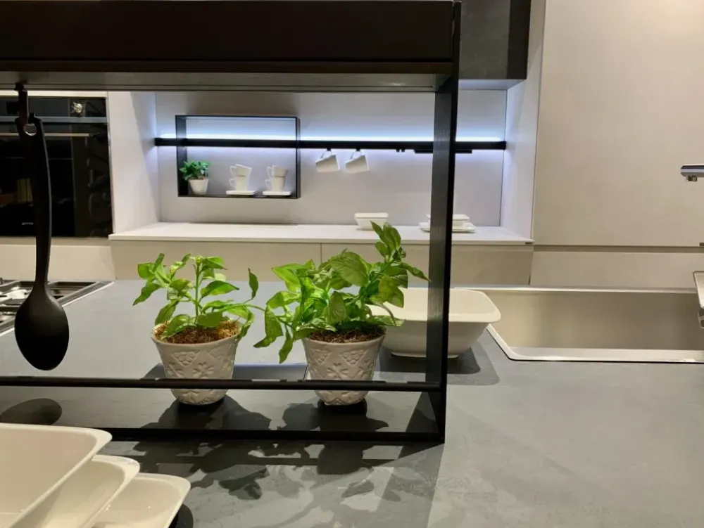 Cucina altri colori moderna con isola Motus^Scavolini New