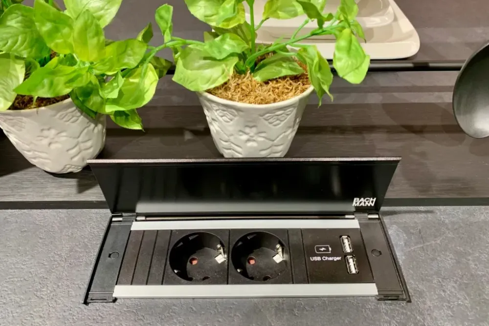 Cucina altri colori moderna con isola Motus^Scavolini New