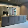 Cucina antracite design con isola Musa in offerta^Scavolini Outlet