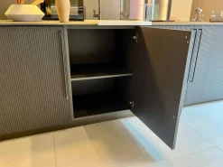 Cucina antracite design con isola Musa in offerta^Scavolini Outlet