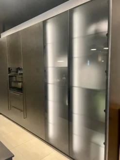 Cucina antracite design con isola Musa in offerta^Scavolini Outlet