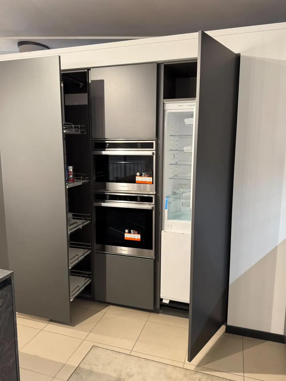 Cucina design con isola grigia in laccata opaco Time^Arredo3 Outlet