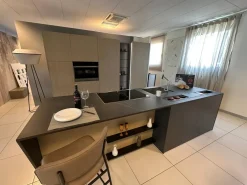 Discount Cucina moderna con isola grigia in laccata opaco K6 asia Cucine Ad Isola|Cucine Moderne