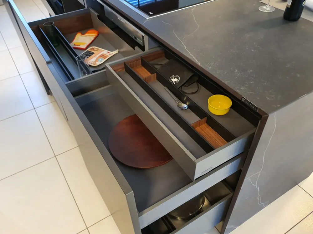 Discount Cucina moderna con isola grigia in laccata opaco K6 asia Cucine Ad Isola|Cucine Moderne