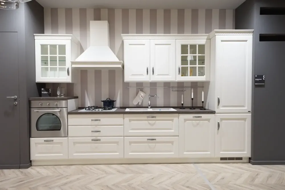 Hot Cucina Baltimora classica bianca lineare scontata 50% Cucine Lineari