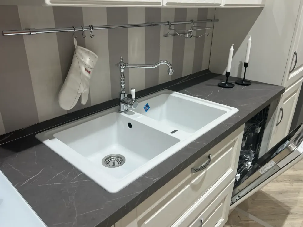 Hot Cucina Baltimora classica bianca lineare scontata 50% Cucine Lineari