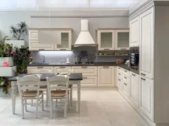 Cucina bianca classica ad angolo Madeleine a soli 11643 Euro^Scavolini Discount