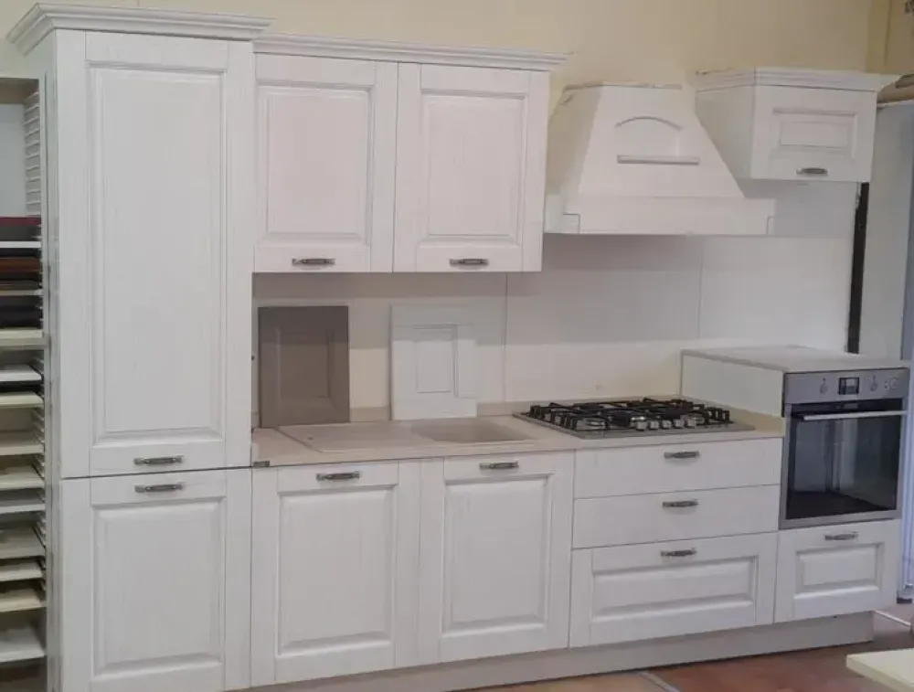 Giannei Cucina bianca classica lineare Carlotta a soli 3900€- Cucine Lineari