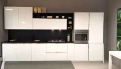 Cucina bianca lucida con schienale e pensili a giorno in promozione^Collezione esclusiva Clearance