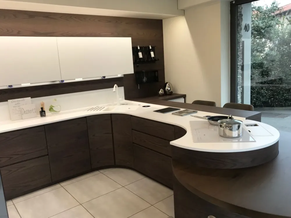 Cucina bianca moderna ad angolo Cucina curva Cucine Ad Angolo|Cucine Moderne