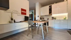 Cucina bianca moderna con penisola Motus   in Offerta Outlet^Scavolini Discount