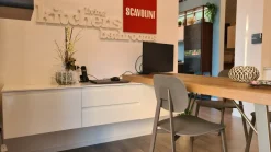 Cucina bianca moderna con penisola Motus in Offerta Outlet^Scavolini Discount