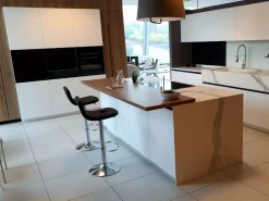 Cucina bianca moderna con isola K3 kali in offerta^Arredo3 Outlet