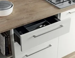 Cucina bianca moderna lineare Domino bianco e castoro Primacucine in Offerta Outlet^Prima Cucine New