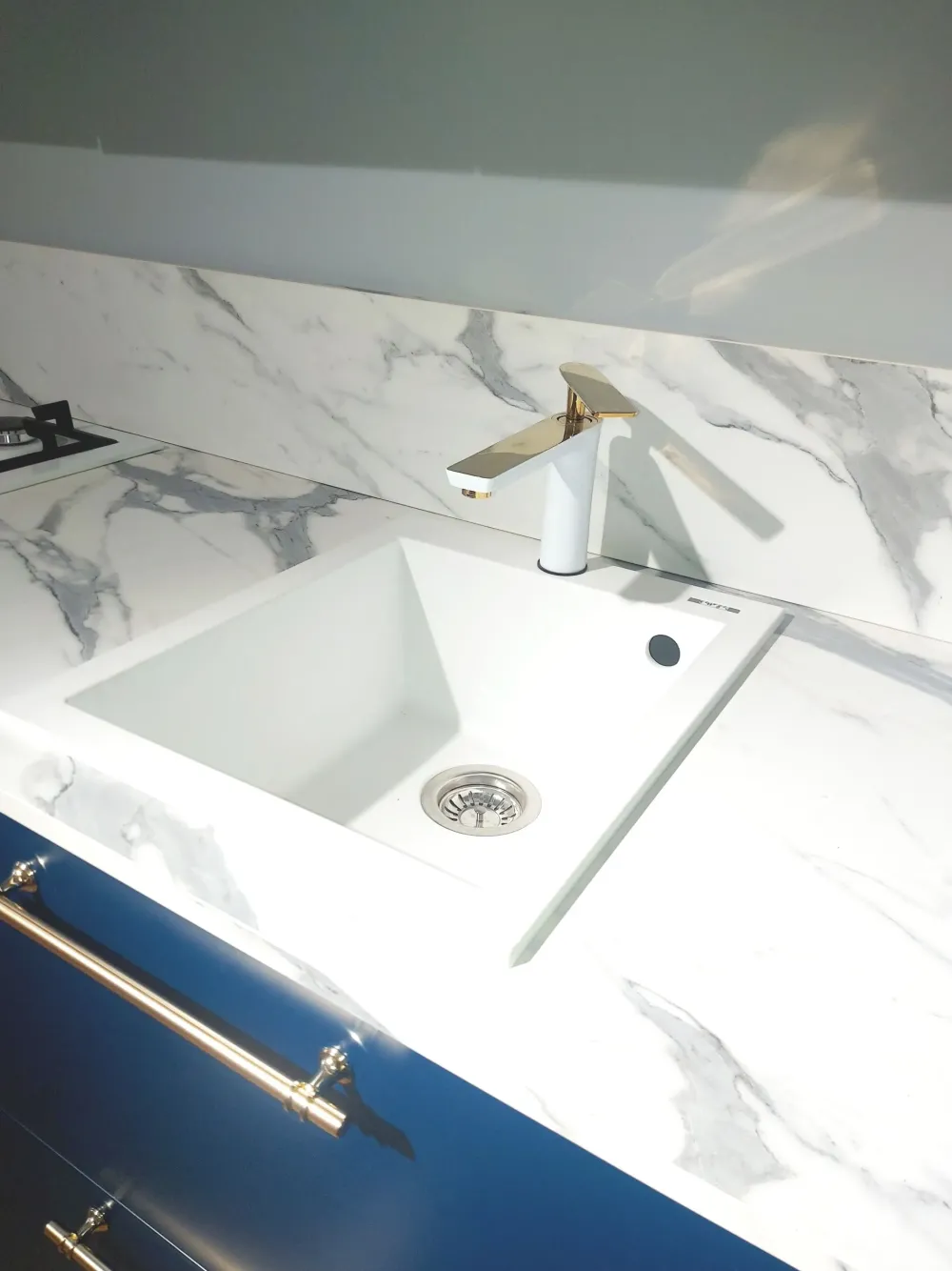 Sale Cucina blu moderna ad angolo Moderna outlet a soli 4000€ Cucine Ad Angolo|Cucine Moderne