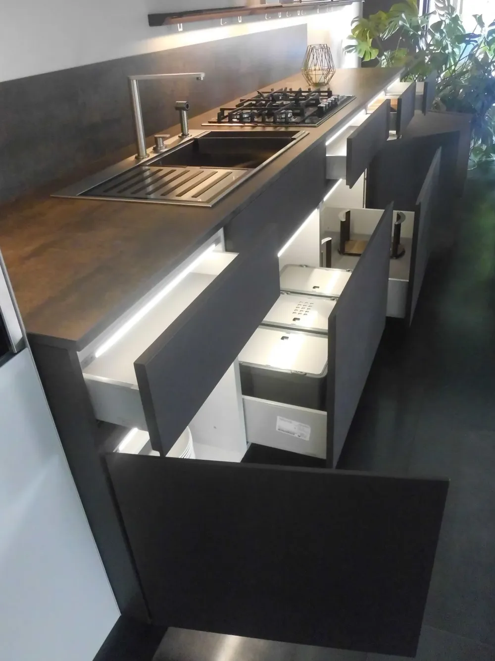 Clearance Cucina moderna lineare altri colori in vetro Maxima 2.2 - vetro lucido e laccato strutturato Cucine Lineari|Cucine Moderne