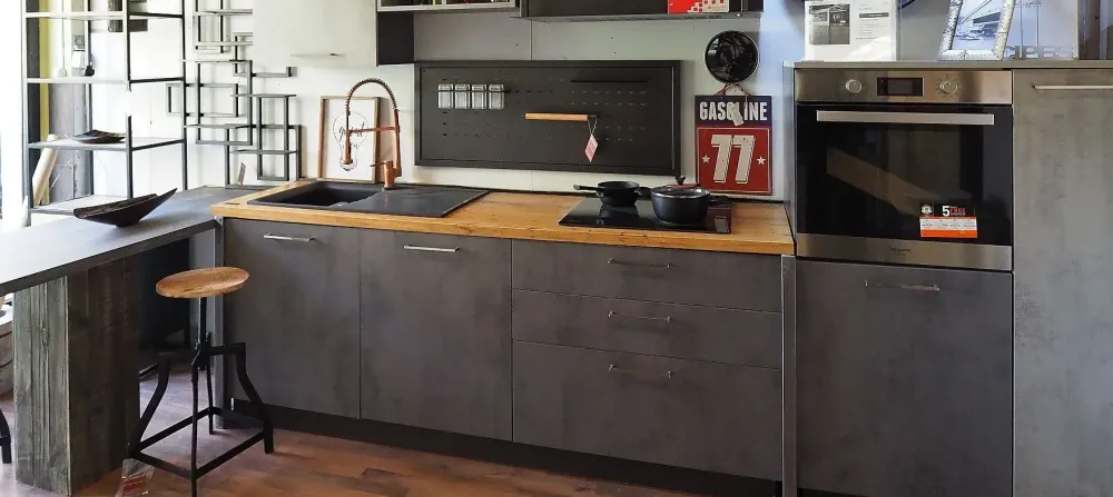 Collezione esclusiva Cucina industriale con penisola grigia in laminato materico Cucina industrial con penisola in hpl e piano top rovere- Cucine Con Penisola