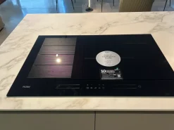 Cucina con isola in laccata opaco grigia bluna a prezzo scontato^Binova Clearance