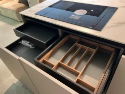 Cucina con isola in laccata opaco grigia bluna a prezzo scontato^Binova Clearance