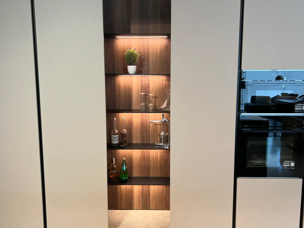 Cucina con isola in laccata opaco grigia bluna a prezzo scontato^Binova Clearance