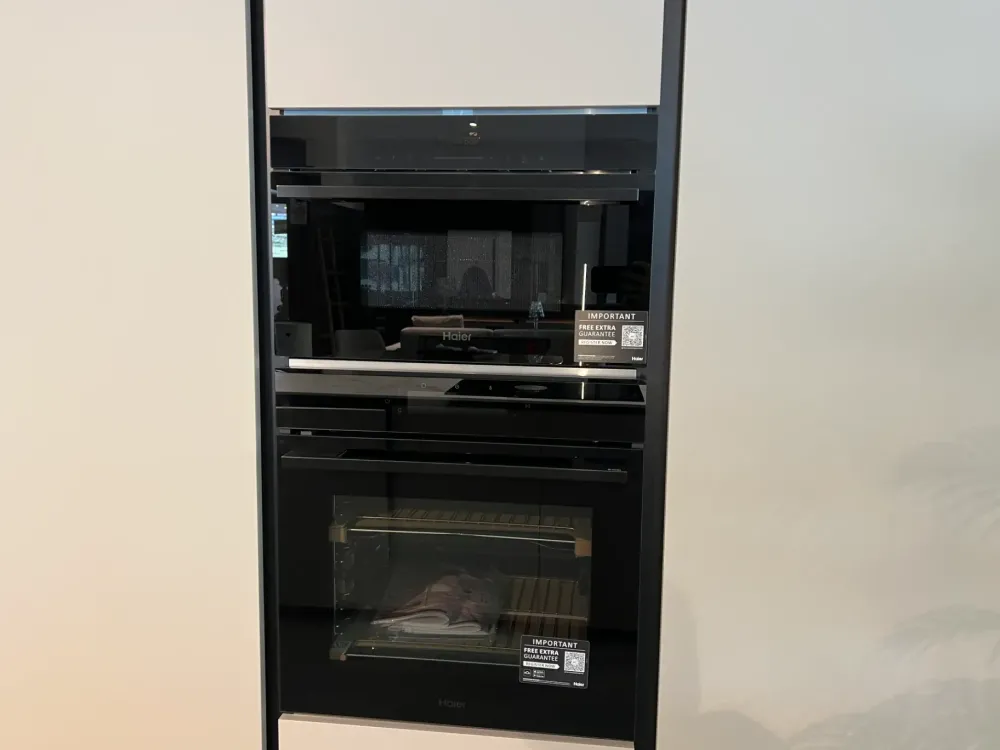 Cucina con isola in laccata opaco grigia bluna a prezzo scontato^Binova Clearance