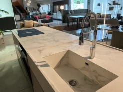 Cucina con isola in laccata opaco grigia bluna a prezzo scontato^Binova Clearance