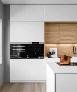 Cucina con isola in laccata opaco bianca J22 a prezzo ribassato^Ar-Due Outlet