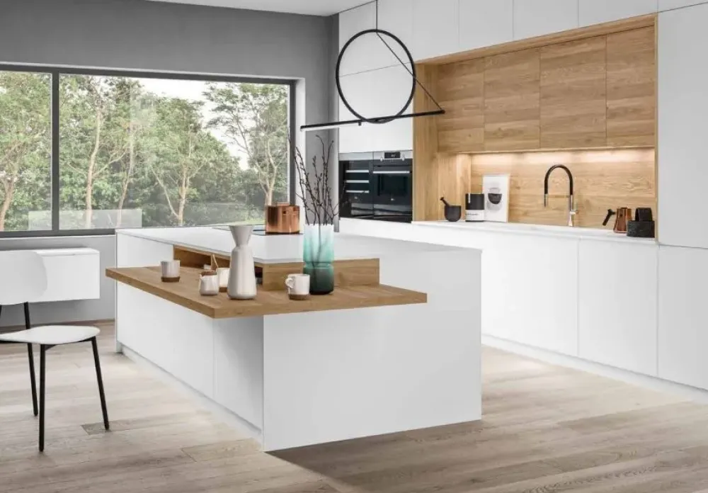 Cucina con isola in laccata opaco bianca J22 a prezzo ribassato^Ar-Due Outlet