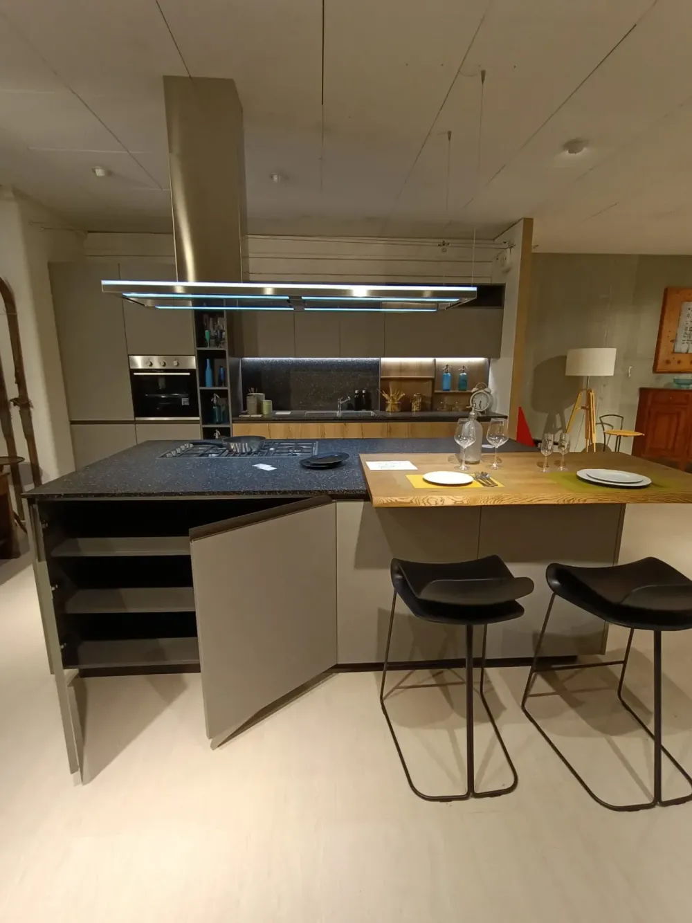 Cucina con isola in laminato materico grigia Kali a prezzo ribassato^Arredo3 Sale