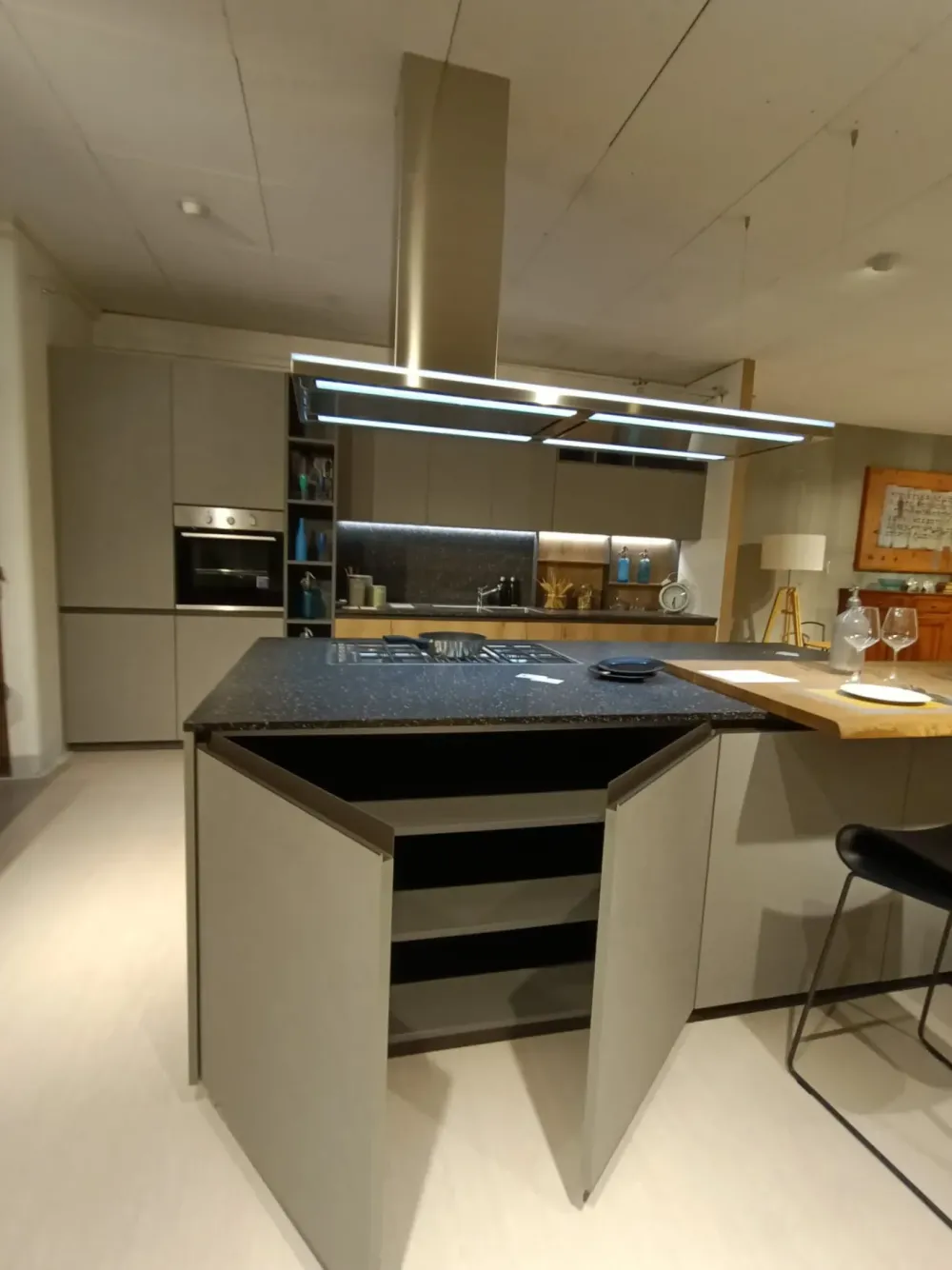 Cucina con isola in laminato materico grigia Kali a prezzo ribassato^Arredo3 Sale