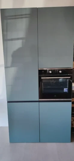 Record Cucine Cucina con isola in laminato opaco modello Cucina e isola in fenix verde commodoro ad un prezzo riservato- Cucine Ad Isola|Cucine Design