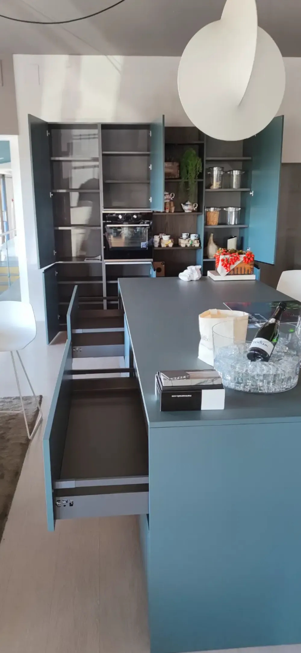 Record Cucine Cucina con isola in laminato opaco modello Cucina e isola in fenix verde commodoro ad un prezzo riservato- Cucine Ad Isola|Cucine Design