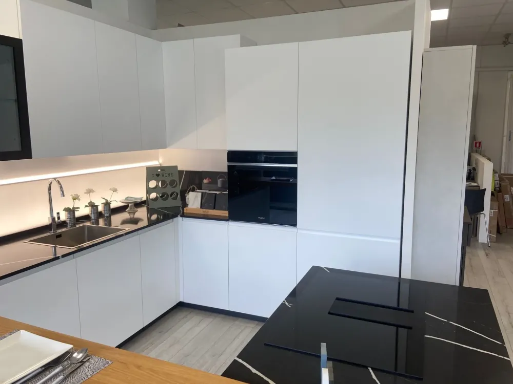 Clearance Cucina con isola in laminato opaco a prezzo ribassato 47% Cucine Ad Isola|Cucine Moderne