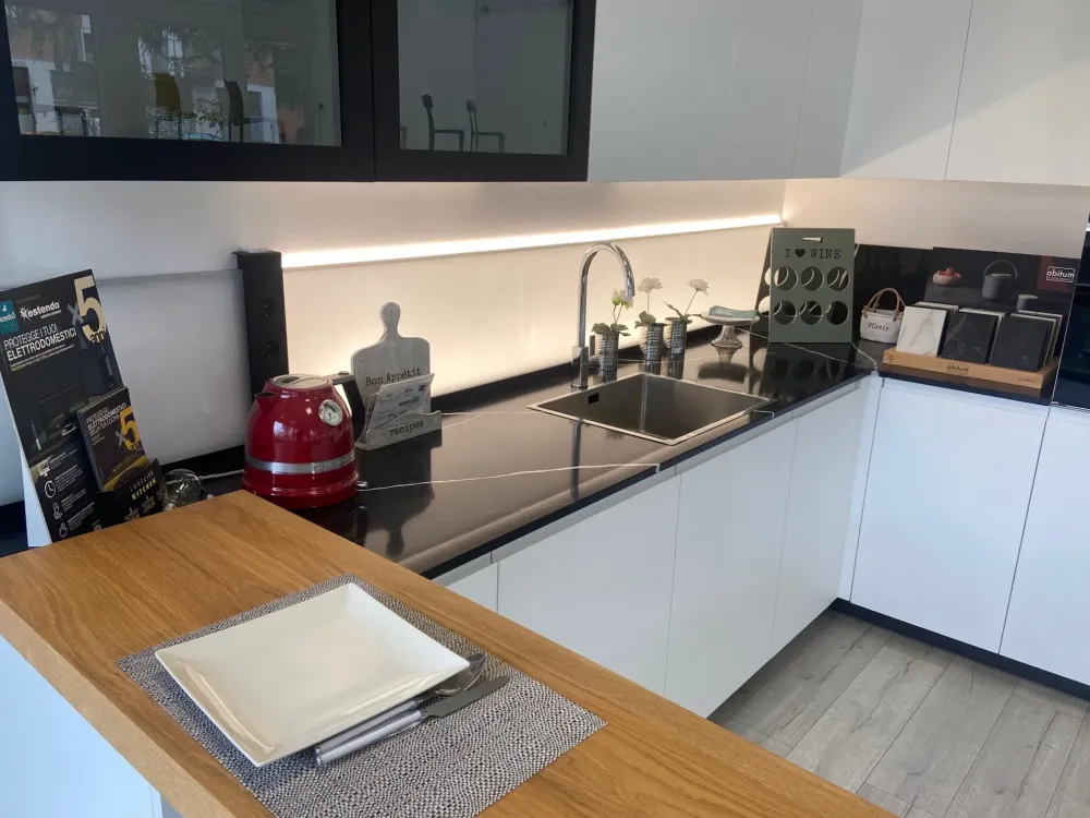 Clearance Cucina con isola in laminato opaco a prezzo ribassato 47% Cucine Ad Isola|Cucine Moderne