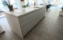 Cucina con isola in nobilitato bianca Green a prezzo ribassato Cucine Ad Isola|Cucine Moderne